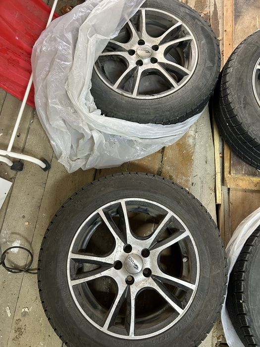 Продам покрышки с дисками