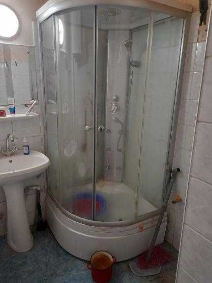 Cabina dus semirotunda