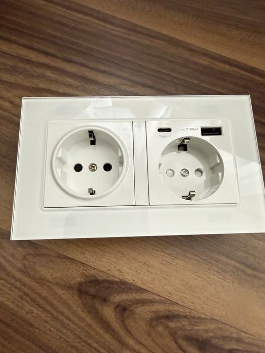 Priză/intrerupătoare din sticlă albă