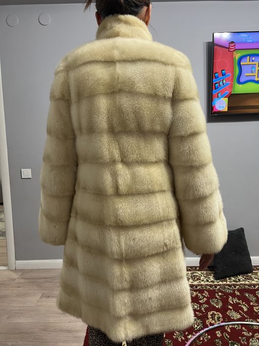 Шуба б/у норковая бежевая