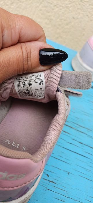 Lot adidașii fetita