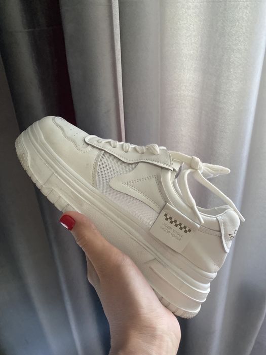 Продам белые летние Кеды josiny