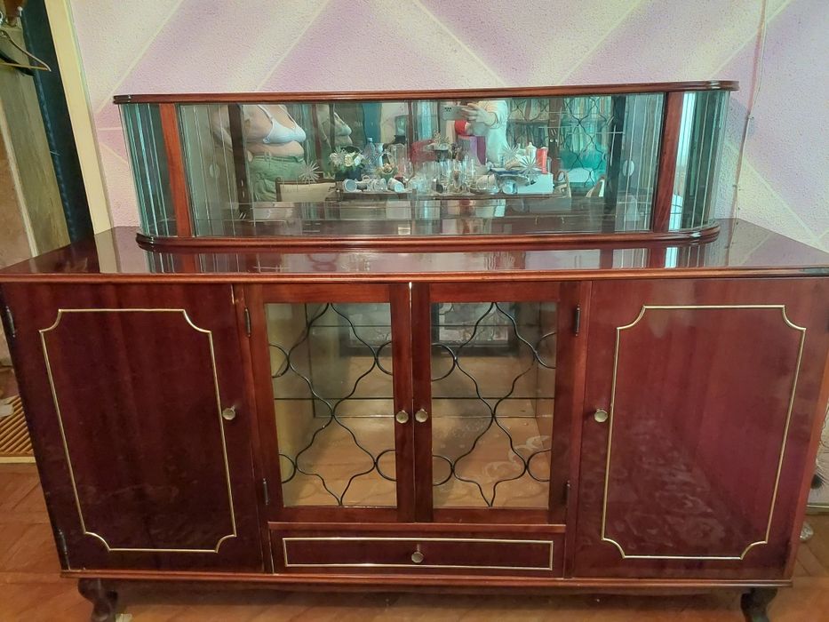 Mobilă veche, lemn masiv