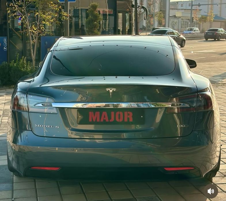 Продаётся или возможен обмен Tesla S