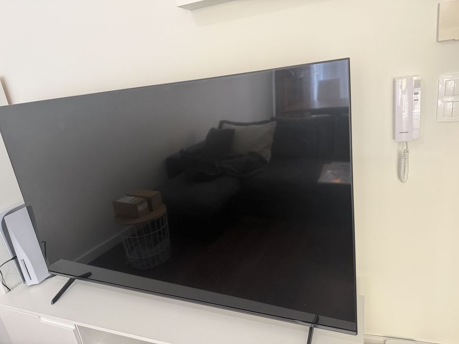 Повреден телевизор Hisense 65e7q PRO