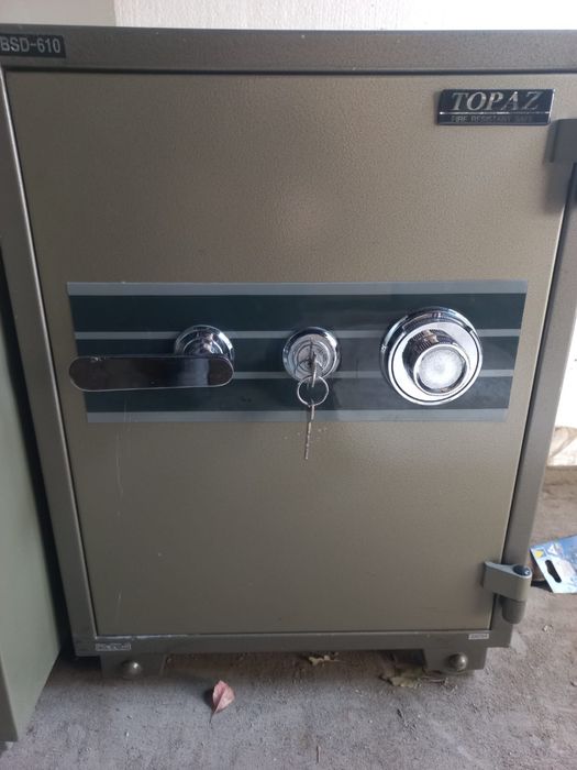 Продам сейф topaz