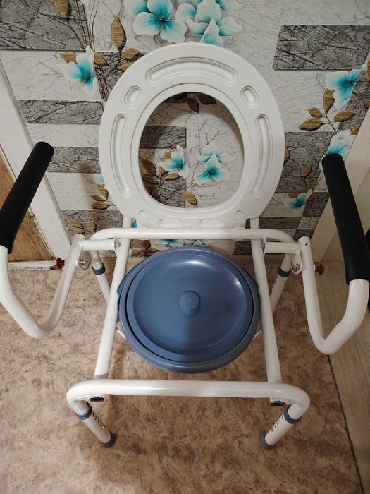 Продам кресло туалет