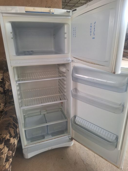 Холодильник  Indesit