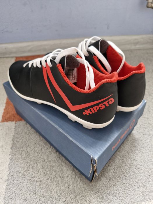 Детски футболни бутонки kipsta