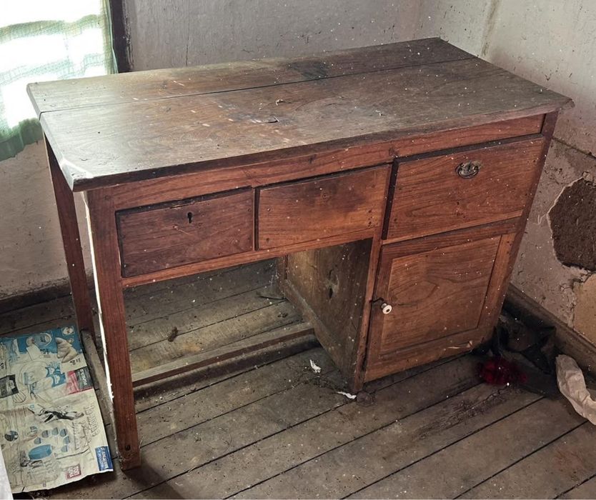 Масивно старинно бюро