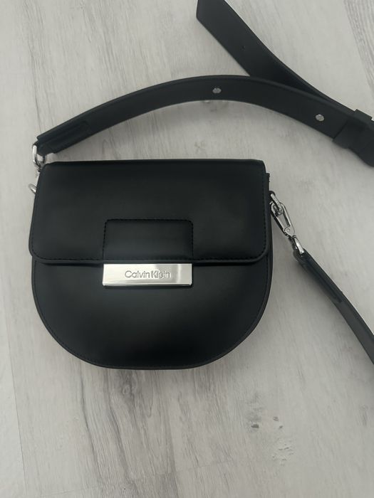 Calvin Klein дамска чанта от естествена кожа