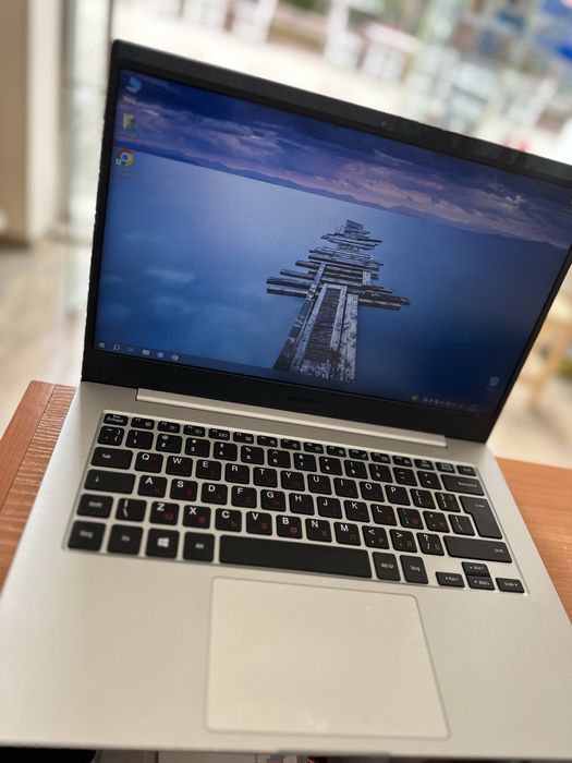 Лаптоп Samsung нов!