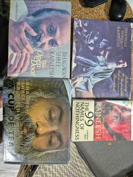 Продавам този лот ОШО 4 книги ,оригинални първи издания