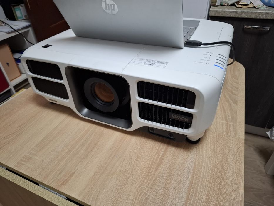 Epson pro eb-l1300u laser wuxga 3lcd projector with 4k