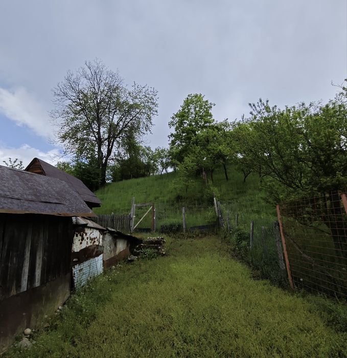 Casă de vânzare în Câmpulung– teren 3000 mp intravilan, zonă liniștită