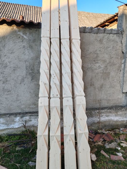 Vand stâlpi sculptați