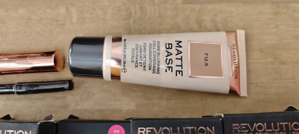 Гримове - Makeup Revolution Течно Червило, матова основа за грим 28 мл