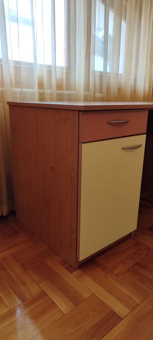 Бюро за детска стая