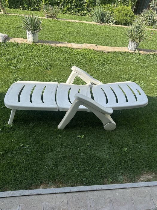 Лежаки для бассеина