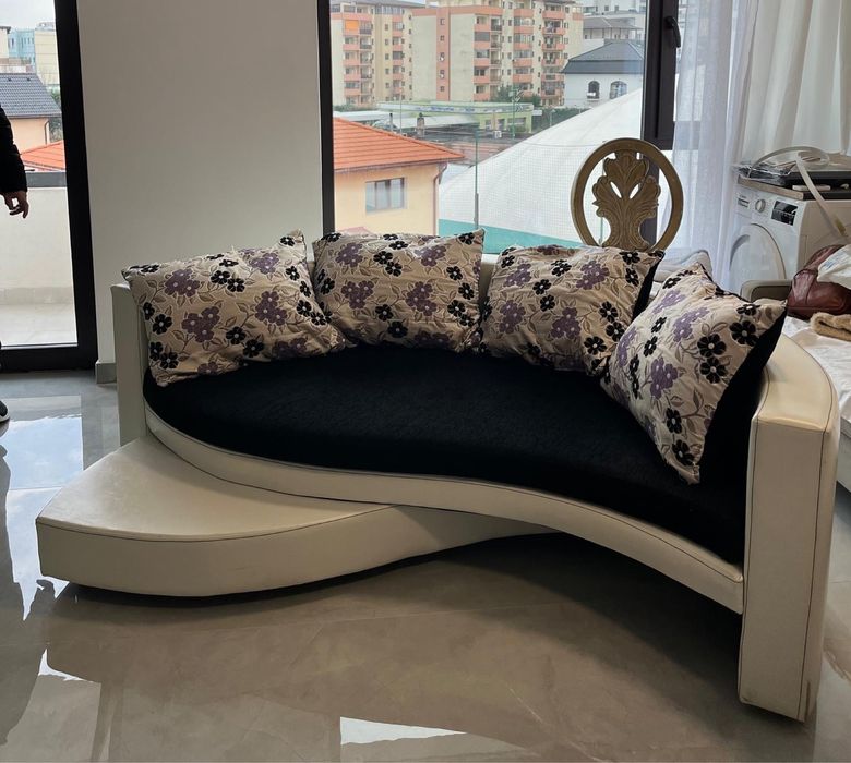 Vand canapea extensibila la pret excelent!