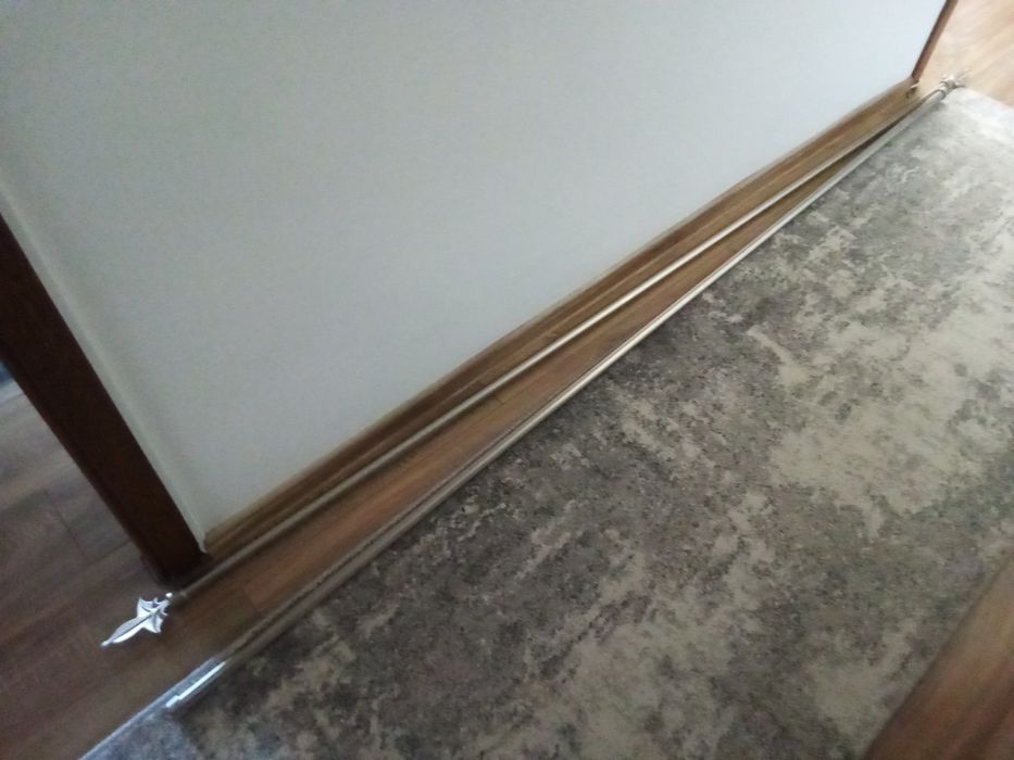 Vând draperie cu model
