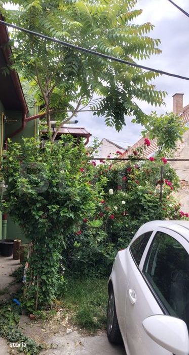 Casa zona ultracentrala, curte comuna, 50 mp, cu loc de parcare