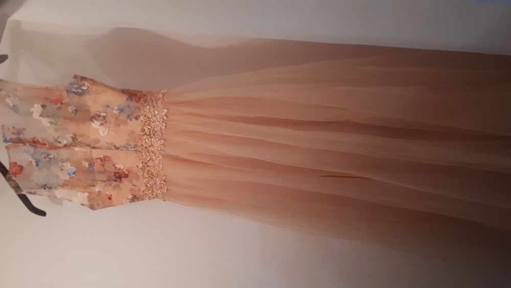 Vand rochie culoarea nude