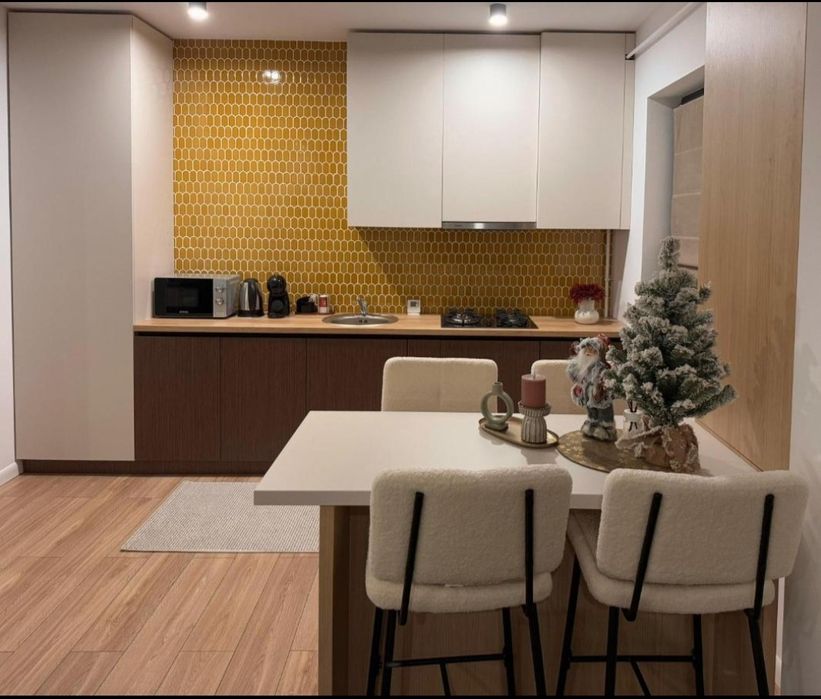 De Inchiriat Apartament 2 Camere Bloc Nou + Loc Parcare