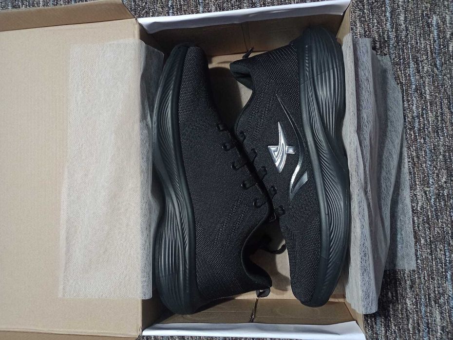 Pantofi sport supper ușori