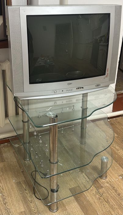 Телевизор LG 21FS2CG.    С потсавком