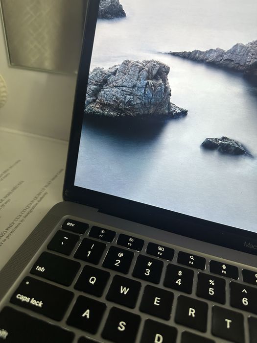продам macbook air m1