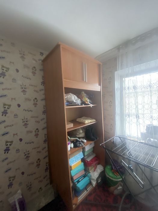 Шкаф,стол деревянные