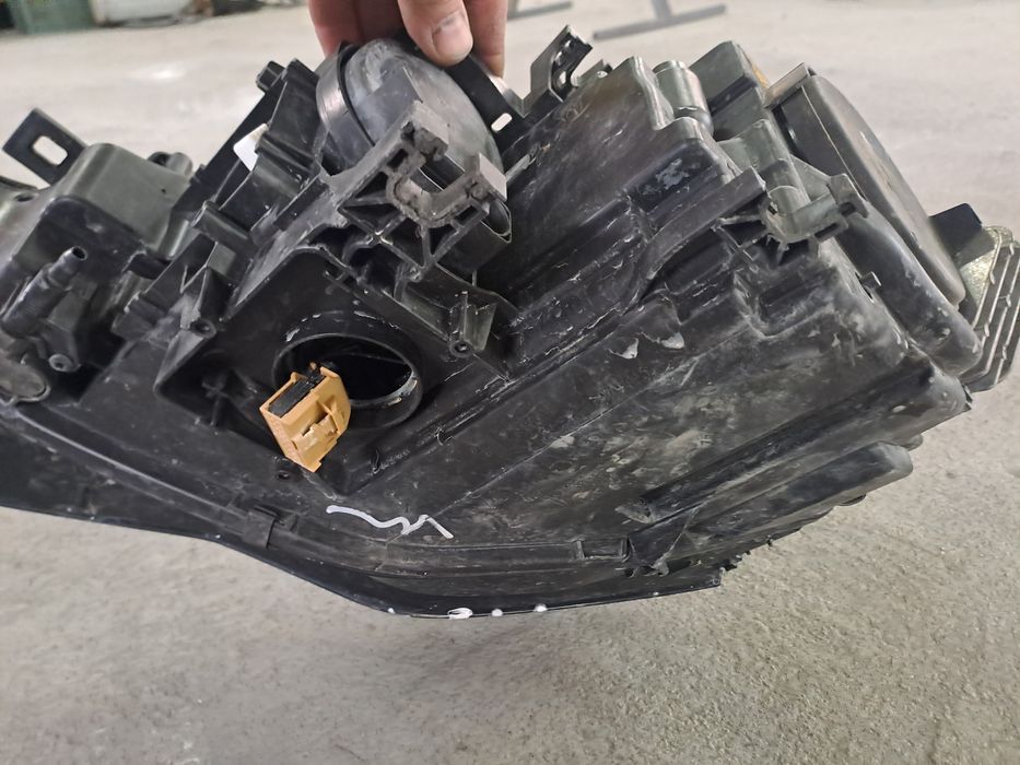 десен фар за Audi A4 2011година 2015година