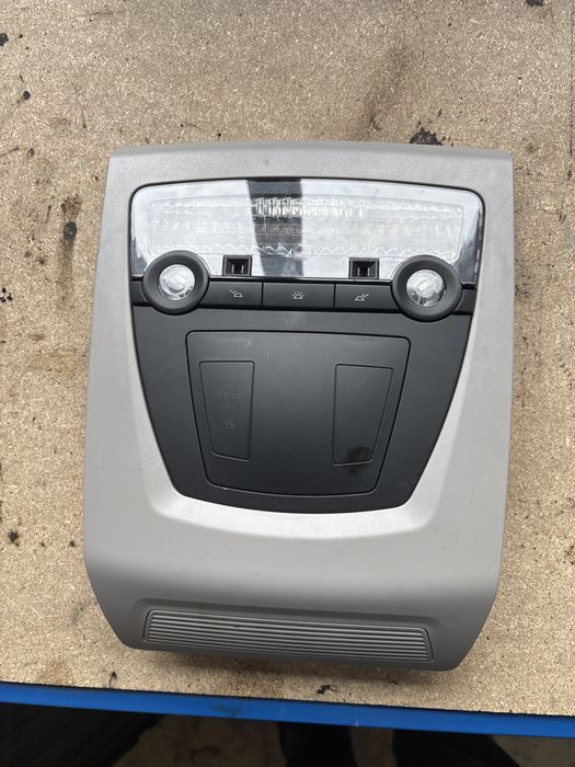 Плафон за бмв ф10