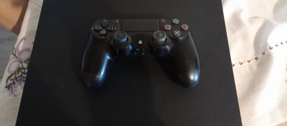 Vand consola de jocuri Ps4 Pro