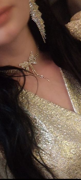 Платье в цвете золото