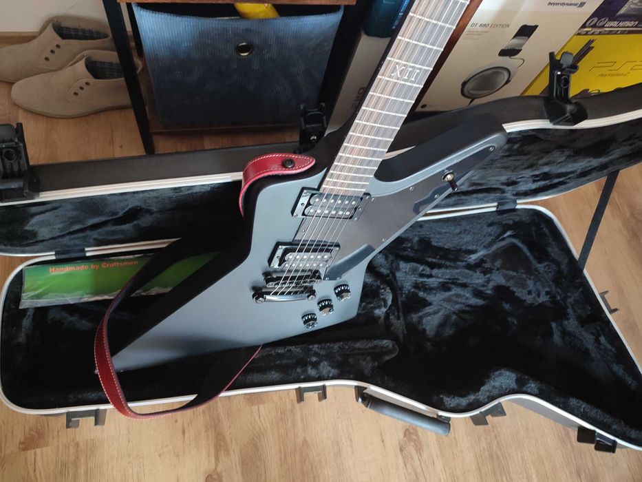 EPIPHONE Goth 58 Explorer chitara electrica, negru mat, cutie SKB