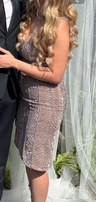 Rochie midi Asos cu detalii bijuterie – mărimea 38