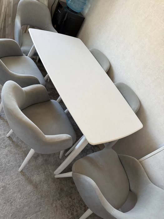 Стол обеденный 150×80 + 6 мягких стульев в хорошем состоянии