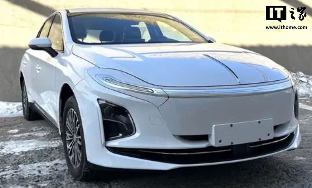 Hongqi EQM-5 2025yil Rostaling