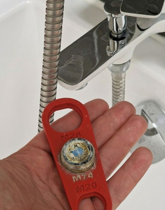 Cheie pentru curăţare aerator baterie nefolosit