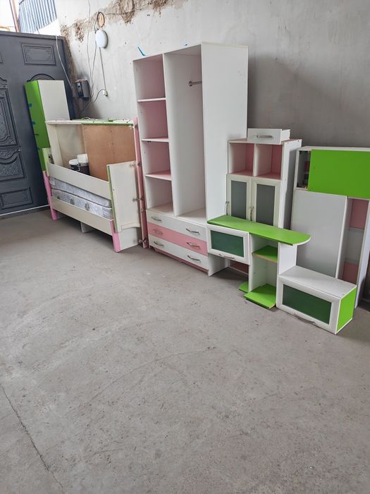 Detskiy mebil sotiladi