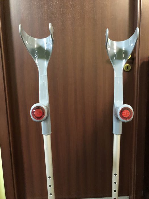 Bastoane reglabile cu sustinere