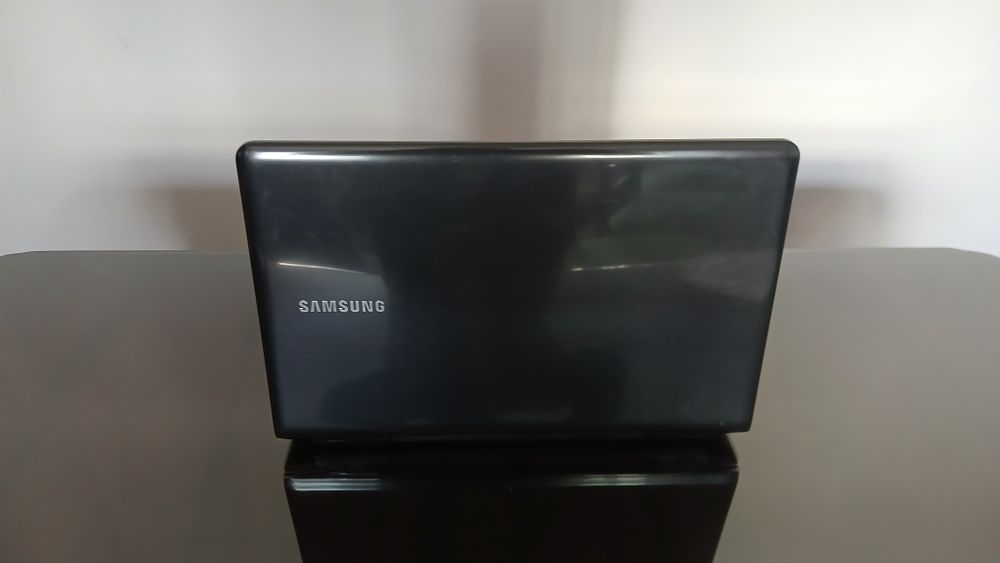 Laptop Samsung Series 3 NP350V5C | Intel i7 Quad-Core | Placă video dedicată 2GB