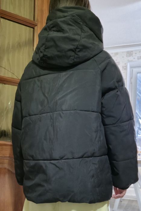 Продам куртку чистую 5000
