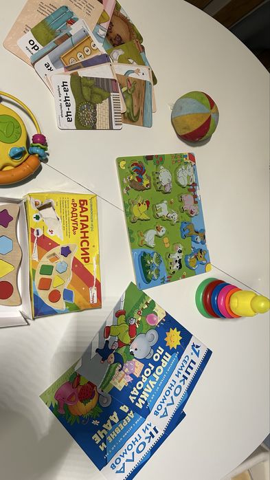 Продам игрушки: сортеры, книги, карточки