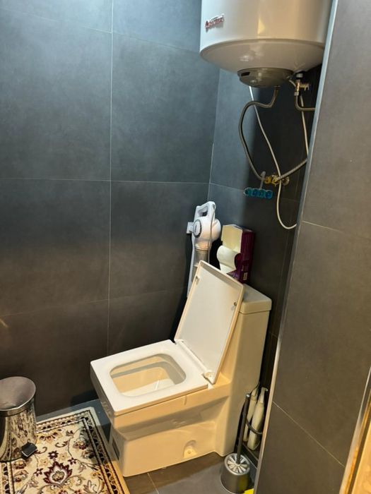 Продаётся 2комнатная переделаная в 3х квартира вдоль дороги,на мархабо