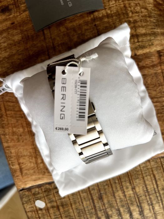 Часовник BERING за подарък (Соларен, Титаниев)