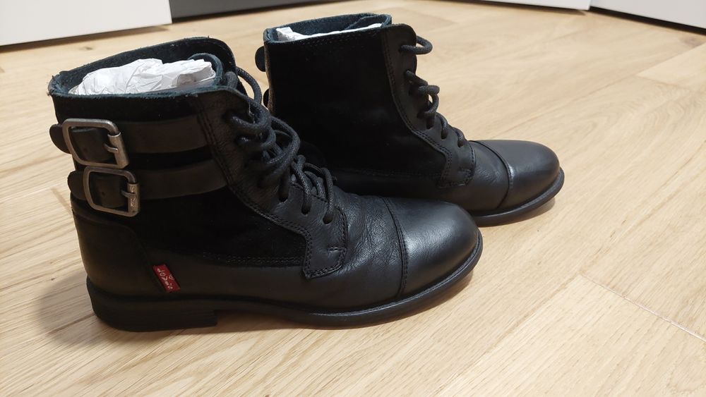 Levi's ghete cu catarame decorative