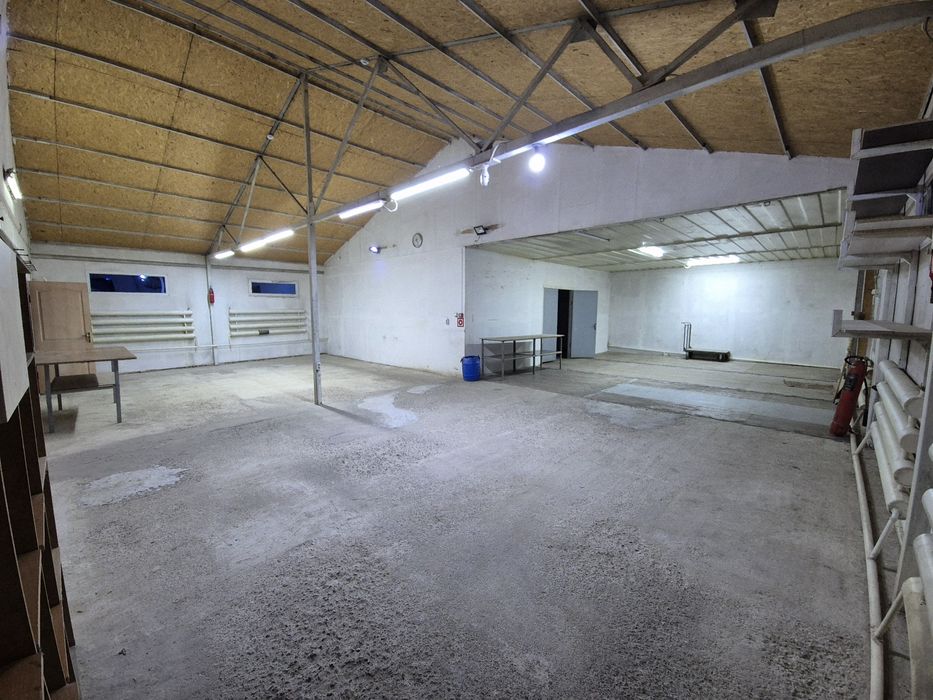 Продам здание 250 кв. с территорией  5 соток